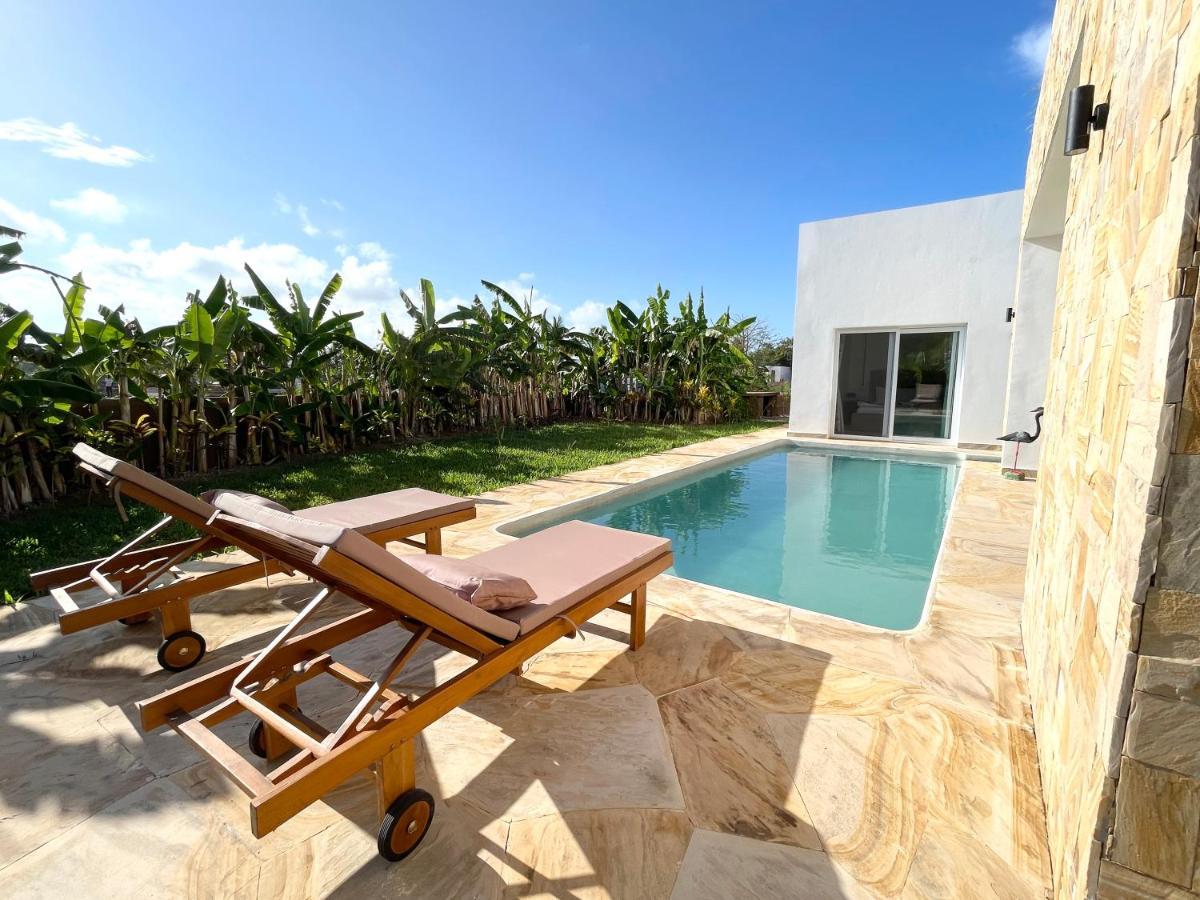 Manami Villa With Private Pool Zanzibarhouses Кивенга Екстериор снимка